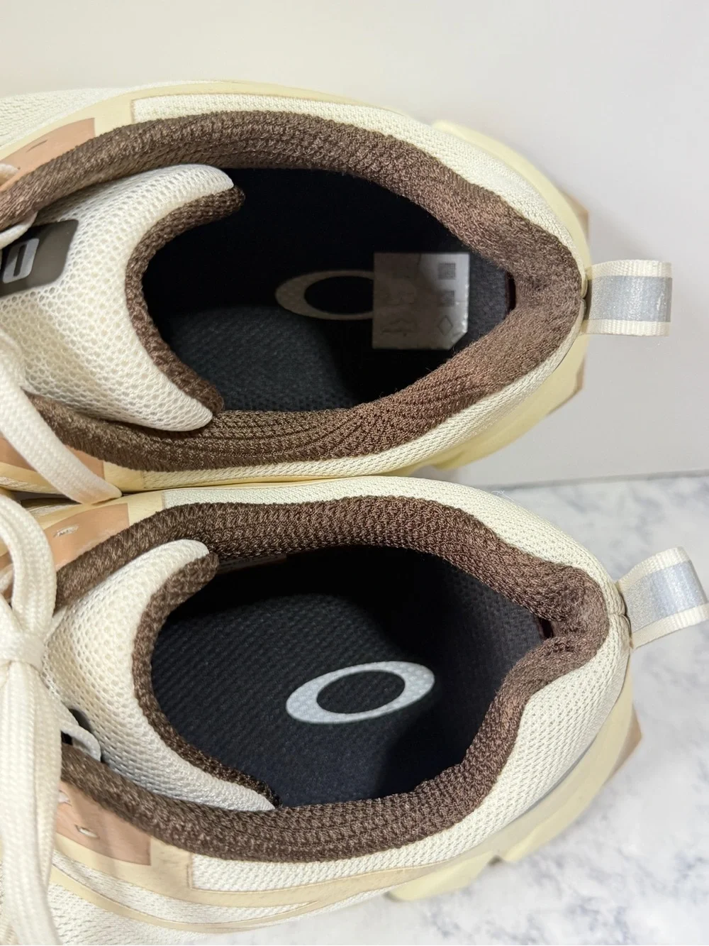 Oakley Light Breathe Men's Running Shoes Trail Hiking cream sneakers size 10